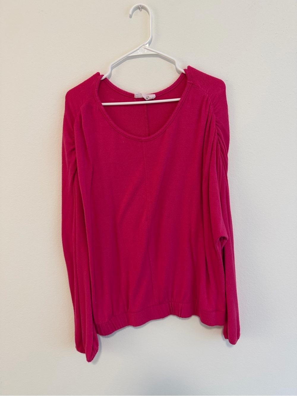 Women’s Fuchsia Long-Sleeve Scoop Neck Top